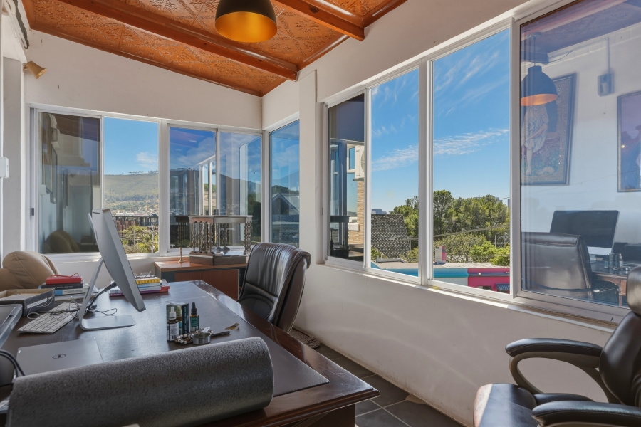 4 Bedroom Property for Sale in Vredehoek Western Cape